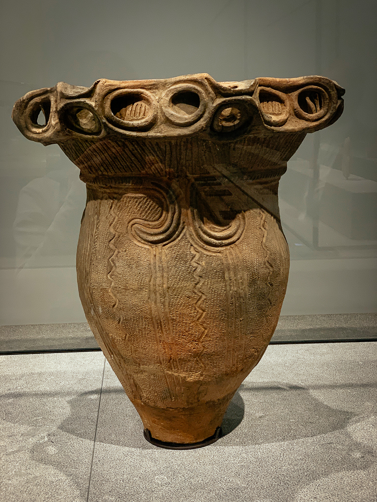   Cooking jar with corded pattern decoration, Jomon culture Japan, North Kanto, Around 3500-2500 BCE, H. 54.5 cm; terracotta, Louvre Abu Dhabi 