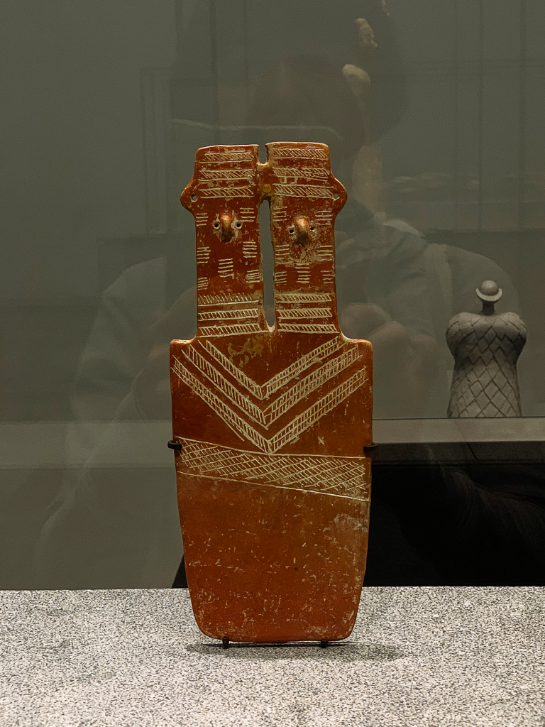 Plank idol with two heads, Cyprus, 2300–1900BCE, H. 27.9 cm; polished and incised terracotta, Louvre Abu Dhabi, LAD 2011.025