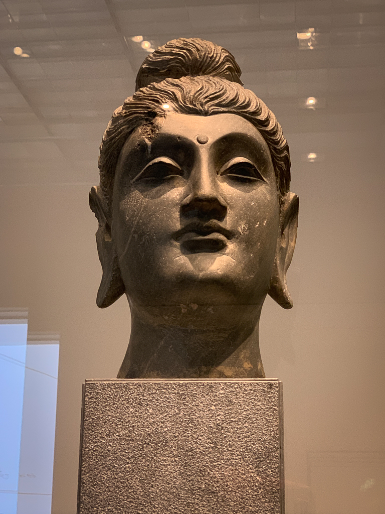 Buddha head
Pakistan, Gandhara 100-300 CE, H. 30cm; schist, LOUVRE ABU DHABI 