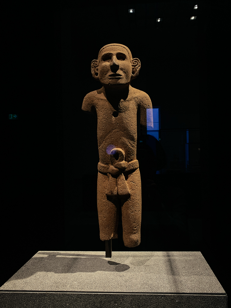 Statue of a young man
Mexico, Basin of Mexico 1325-1521, H. 65 cm; volcanic stone, Musée du quai Branly - Jacques Chirac